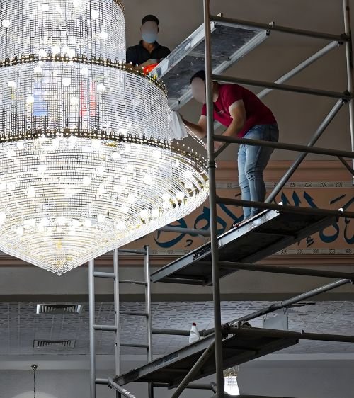 professional chandelier cleaning