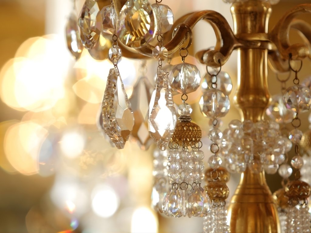 Chandelier Components That Can or Cannot Be Washed During Regular Cleaning